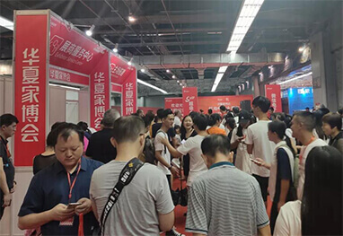 南昌家博会现场人流如织